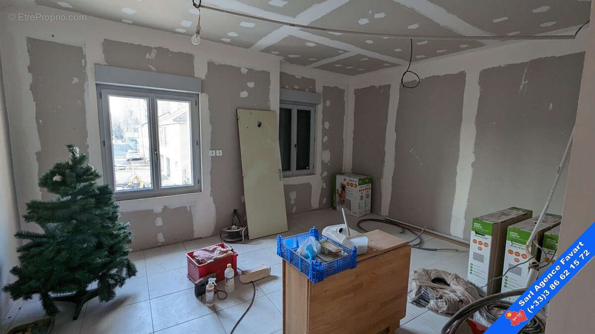 Joigny immeuble commercial très bien placé. - photo 2