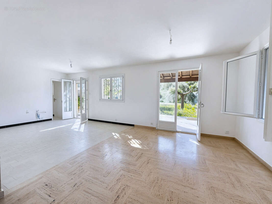 Maison à VILLEVIEILLE