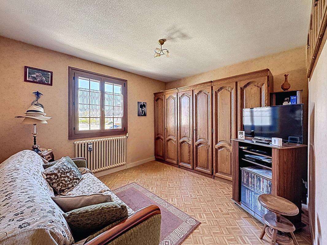 Pavillon independant - 130m² - 3 /4chambres - sous sol total - dependances - jardin - 60840 nointel - photo 7