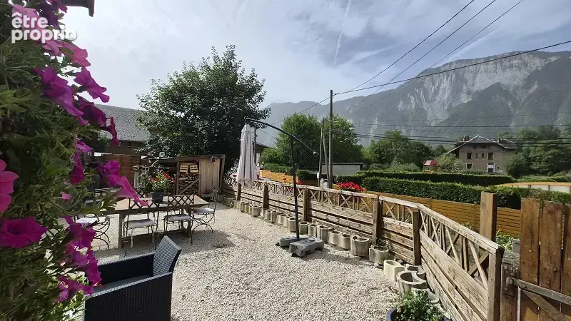 Maison mitoyenne avec terrasse et jardinet - photo 1