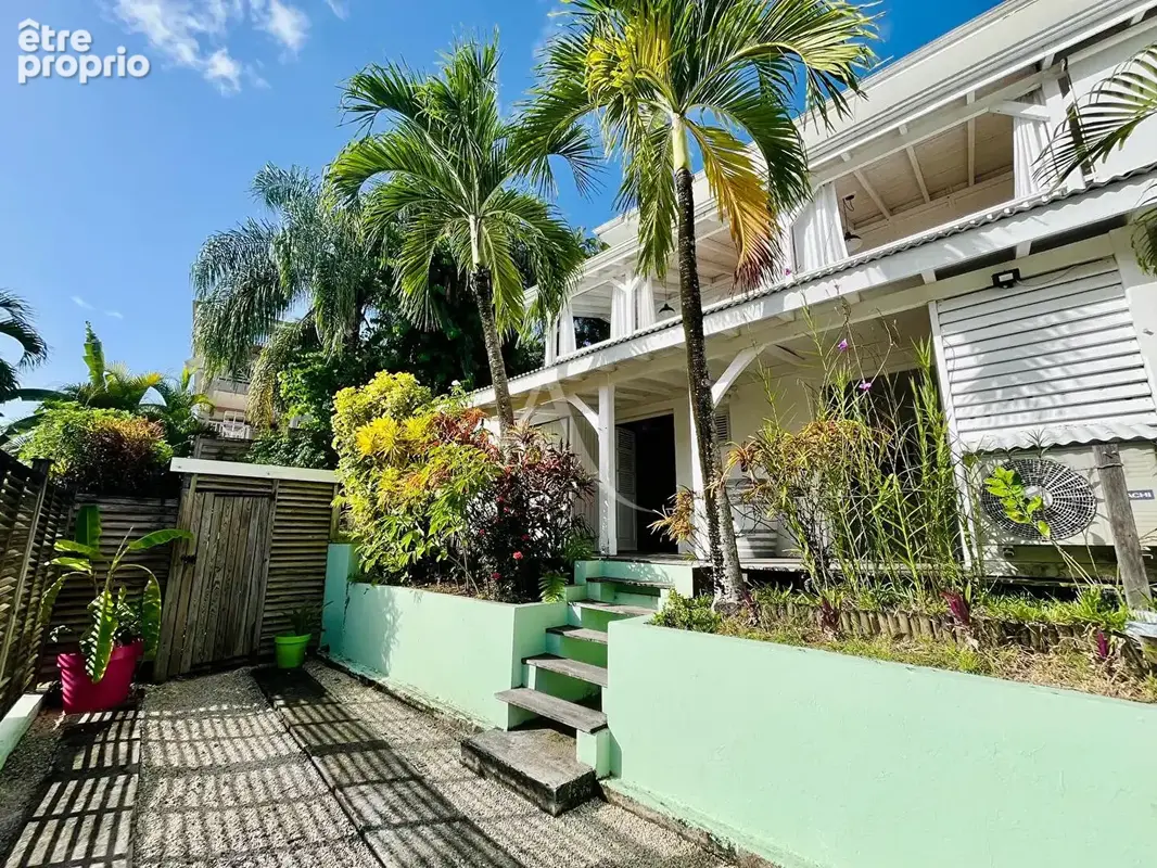 Coup de coeur, villa avec piscine, vue dégagée et fort potentiel locatif aux Trois-Îlets - photo 3