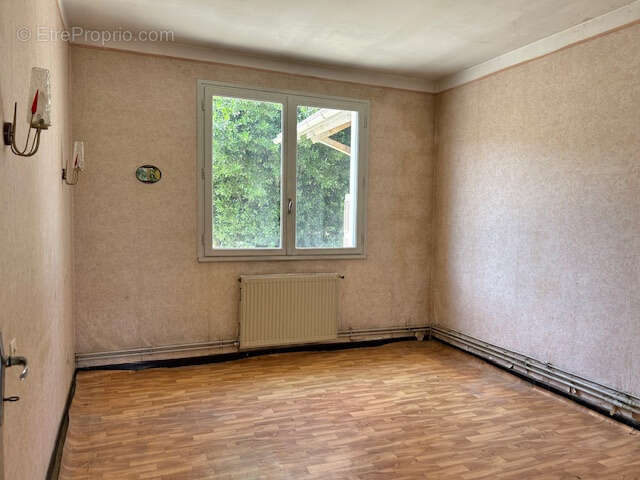 Maison à rénover avec terrain constructible - photo 13