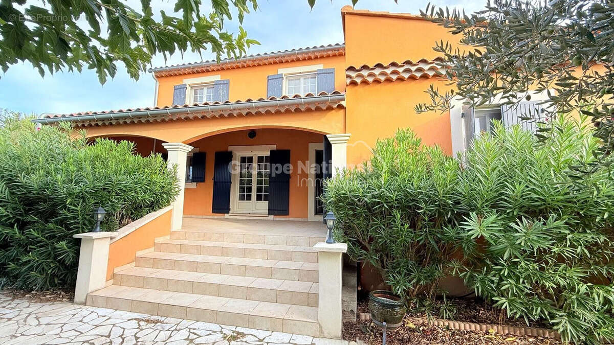 Maison à ENTRAIGUES-SUR-LA-SORGUE