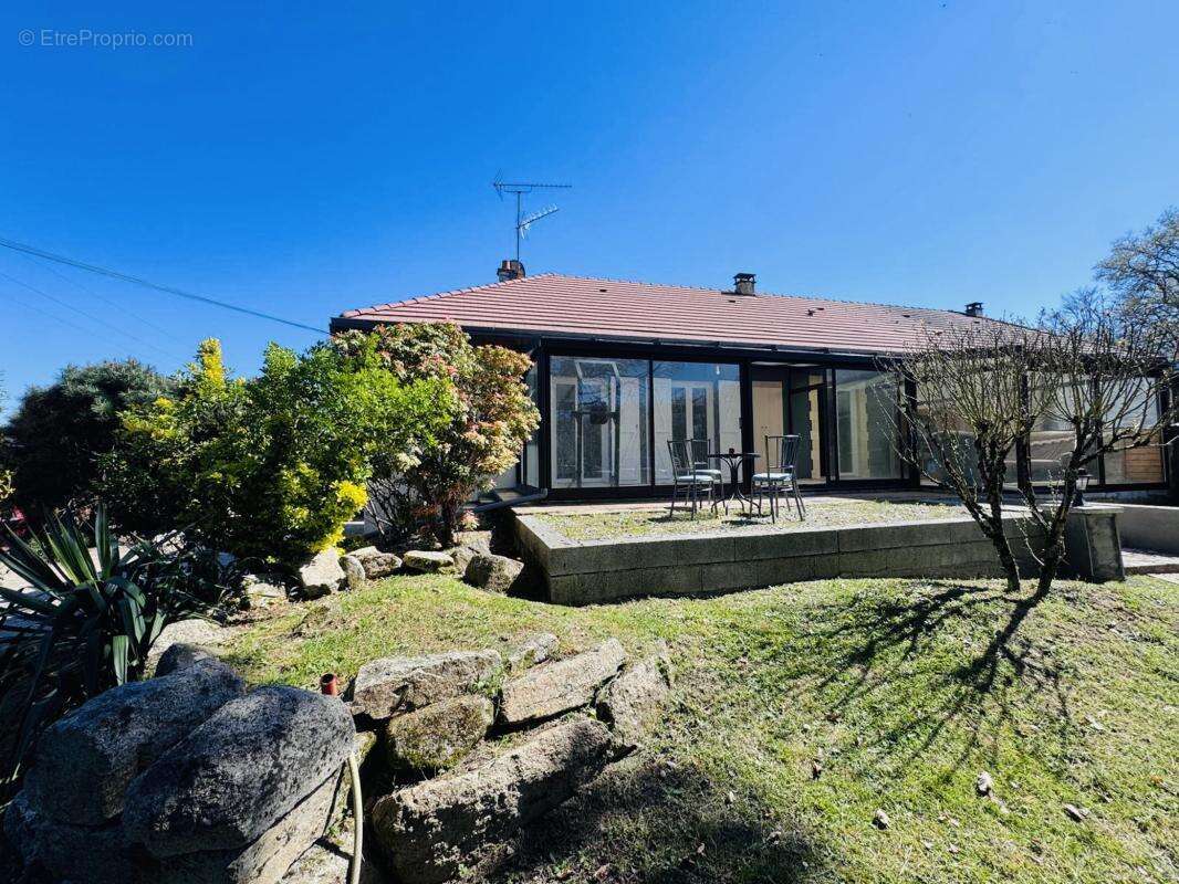 Maison à SAINT-JUST-LE-MARTEL