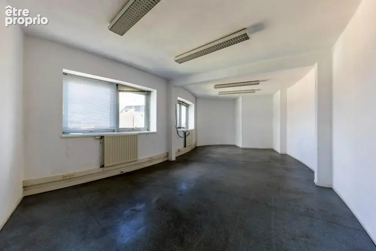 Immeuble et parkings - 2 395 m² - Nevers (58) - photo 6