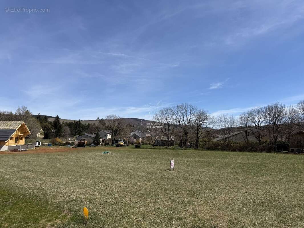 Terrain à SAINT-SAUVEUR-CAMPRIEU