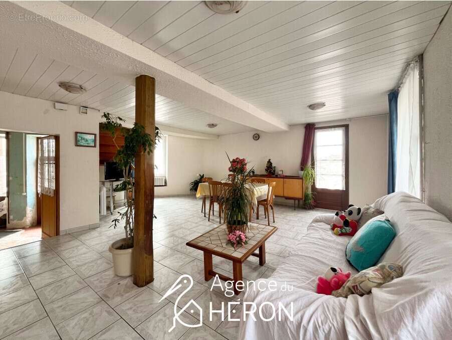 Maison à BROMEILLES