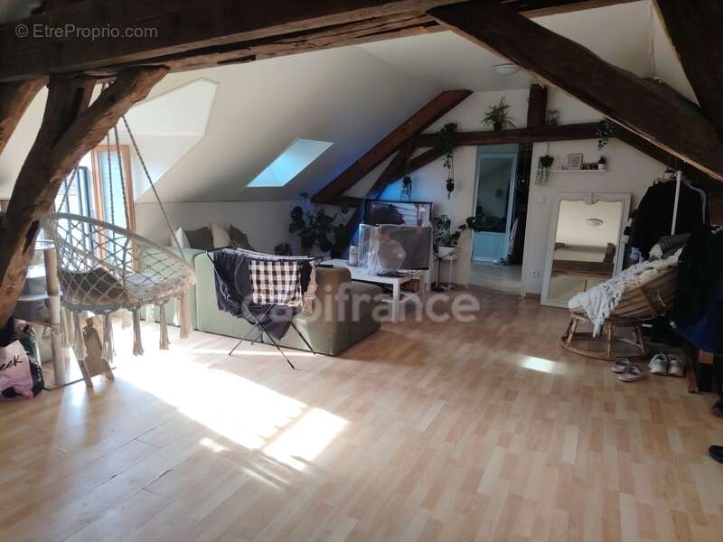 Appartement à COULANGES-LA-VINEUSE