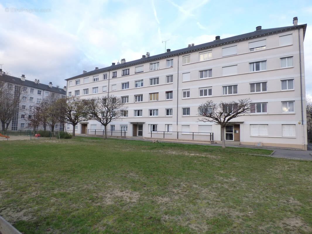 Appartement à HOUILLES