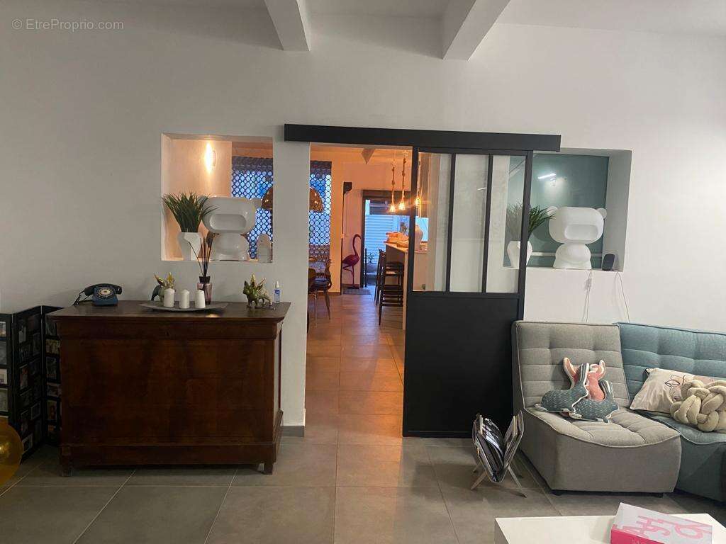 Vente maison de standing de 260 m² + terrain nu de 251 m² au MARIN (97290) - photo 6