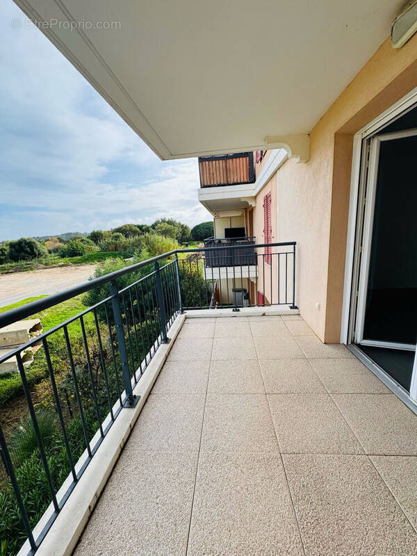 Photo 1 - Appartement à BORMES-LES-MIMOSAS