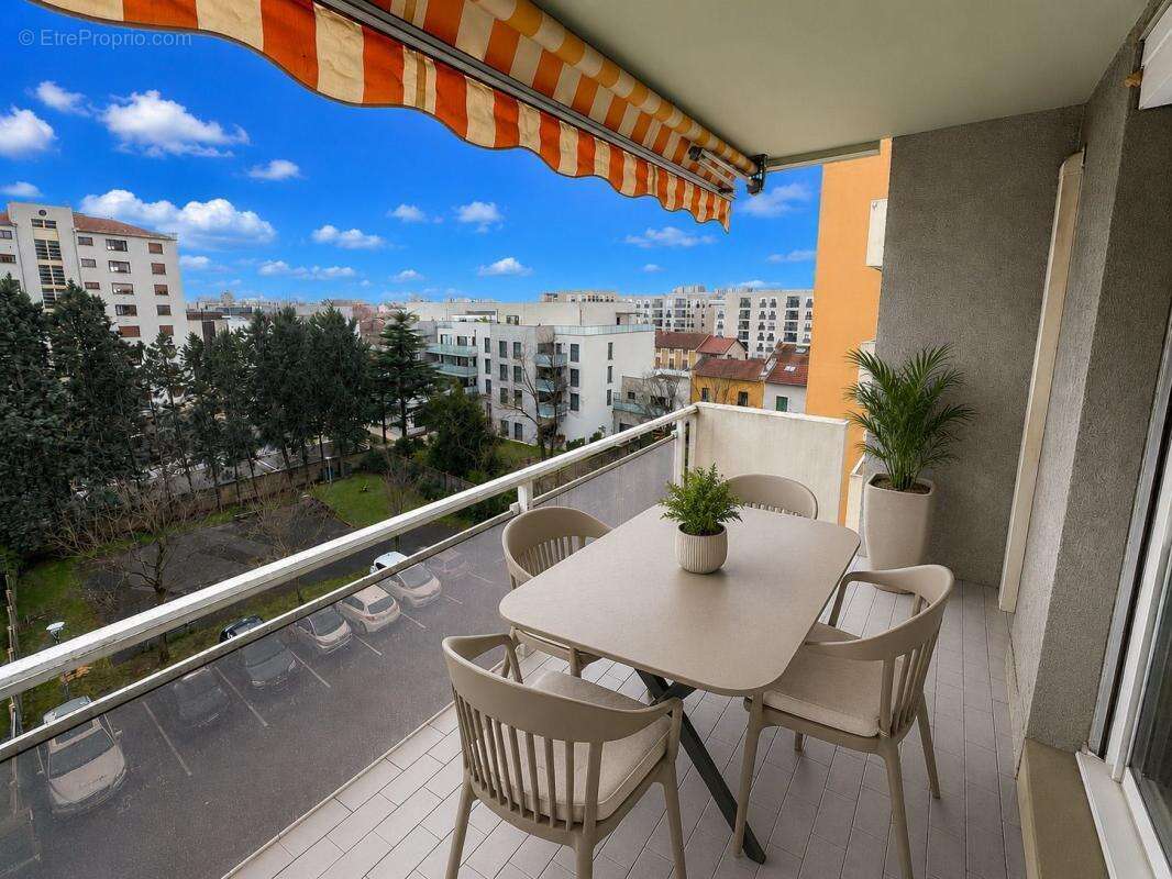 Beau T4 en étage élevé avec vue dégagée et balcon sans vis à vis - photo 3