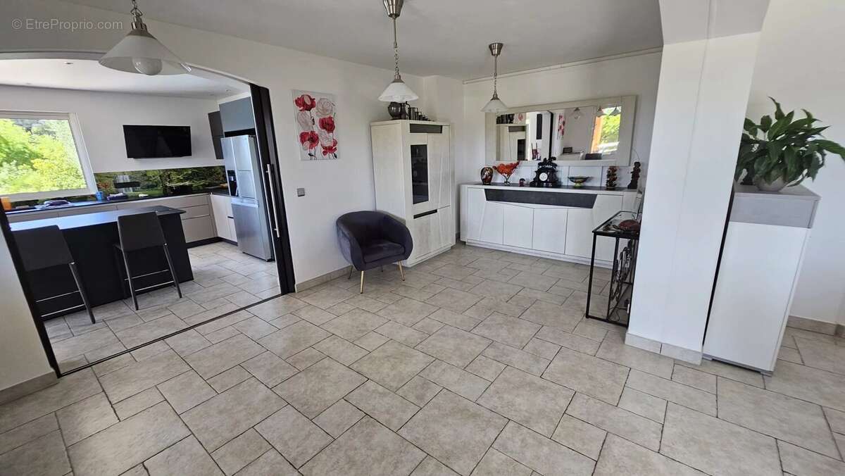 Maison à CHATEAUNEUF-GRASSE