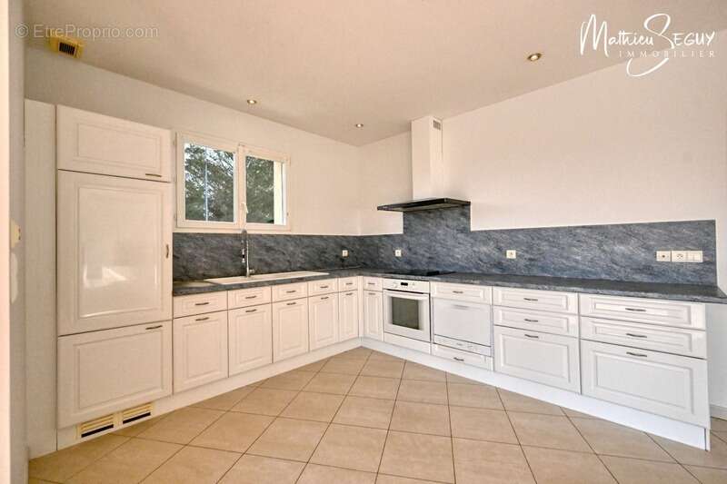 Maison à GREZIEU-LA-VARENNE