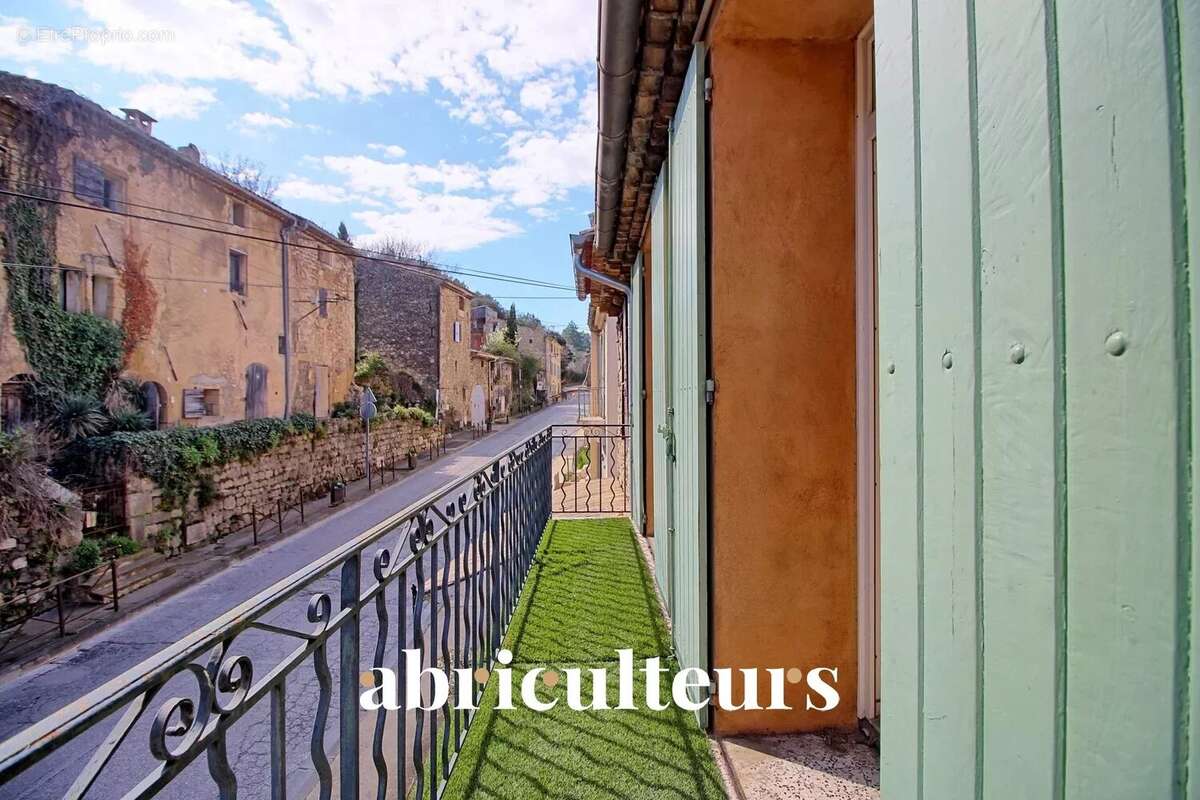Appartement à ROGNES