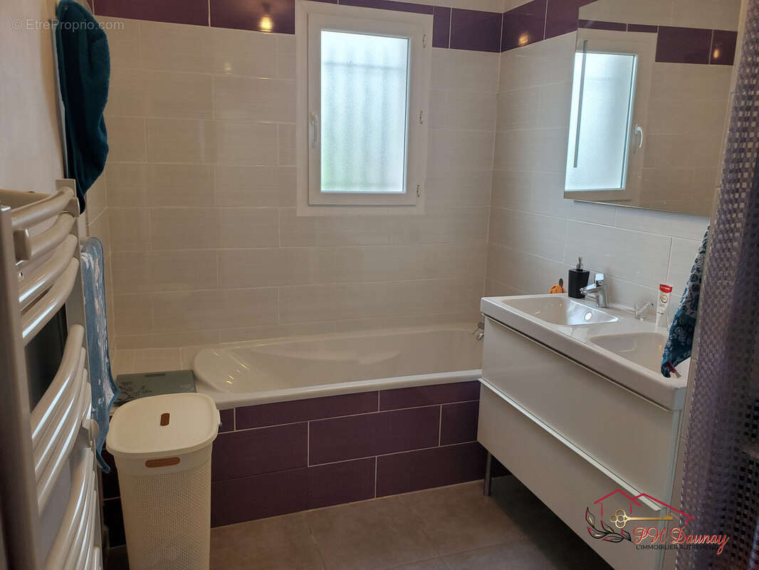 Maison à SAINT-HILAIRE-DE-BRETHMAS