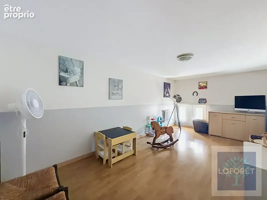 Une propriété atypique aux beaux volumes, à deux pas du centre-ville - photo 7