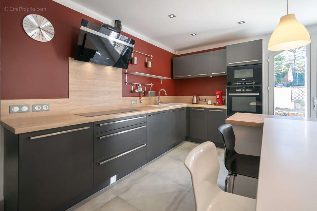 Maison familiale avec studio indépendant, piscine et grand terrain - photo 8