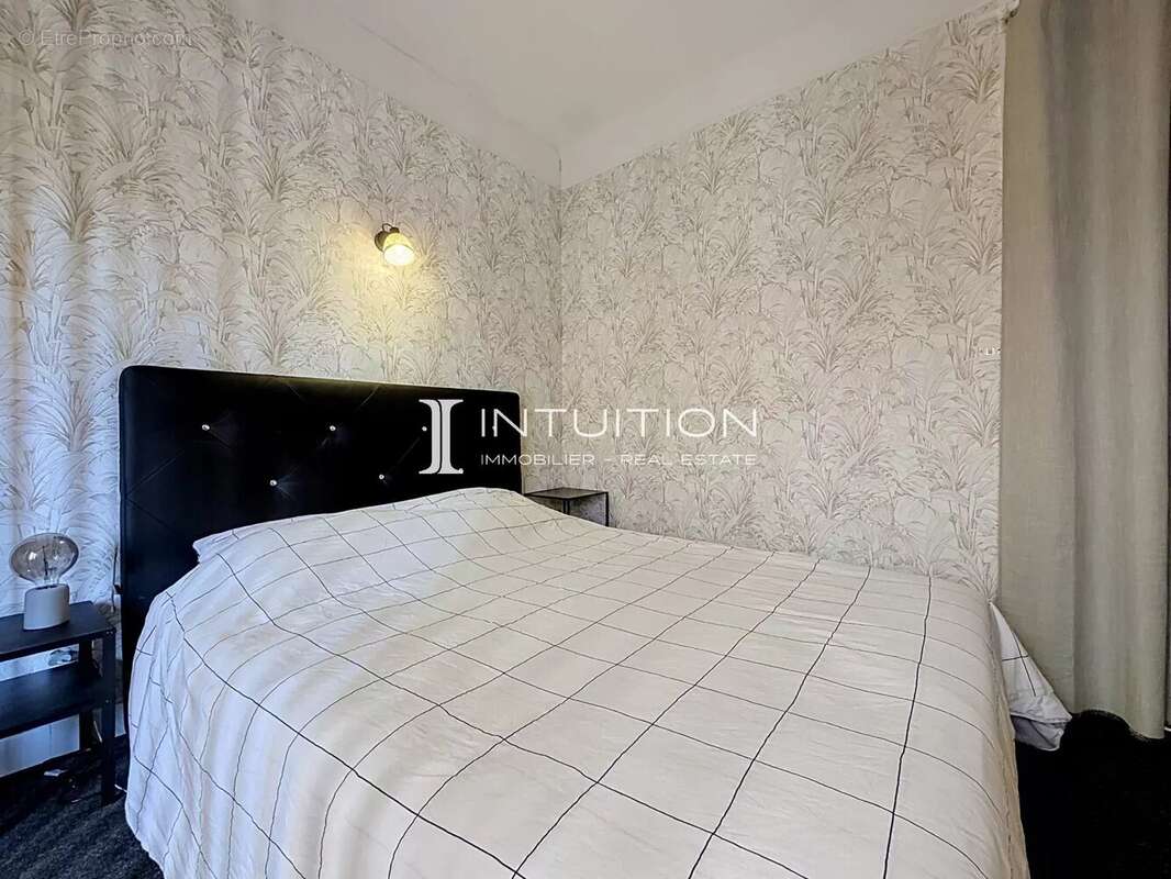Cannes - Croisette : Studio avec coin nuit vue mer latérale - photo 8