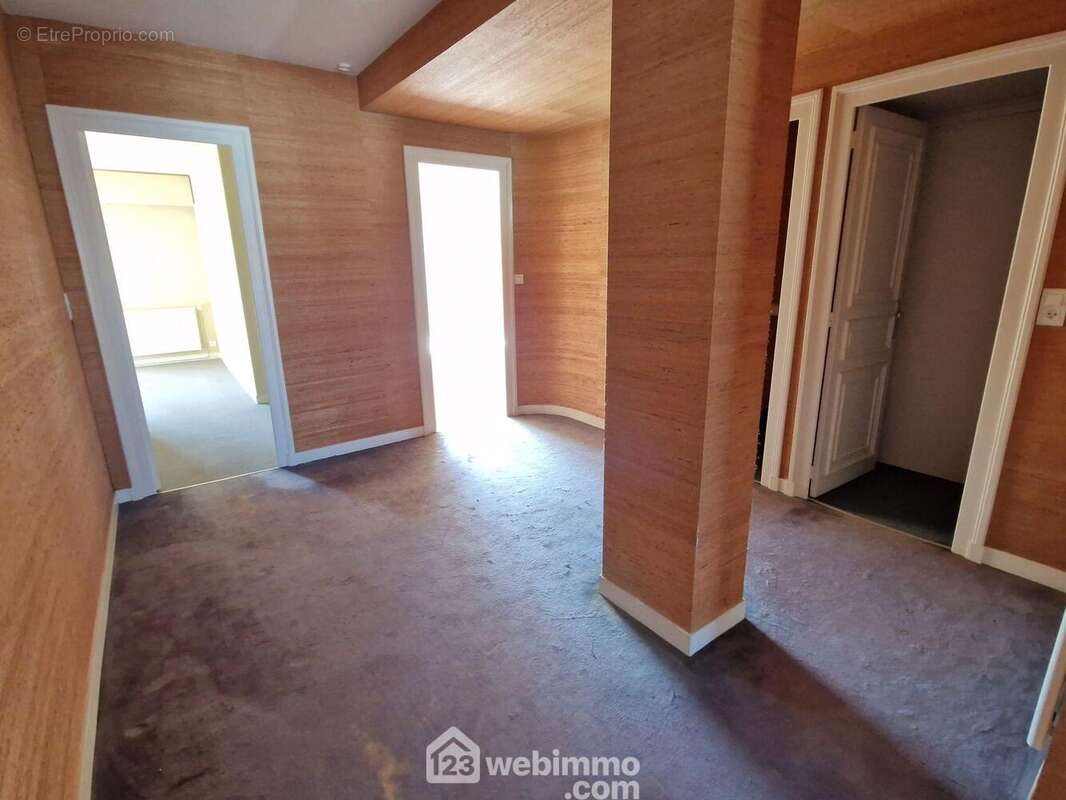 Vaste accueil - Appartement à LA ROCHE-SUR-YON