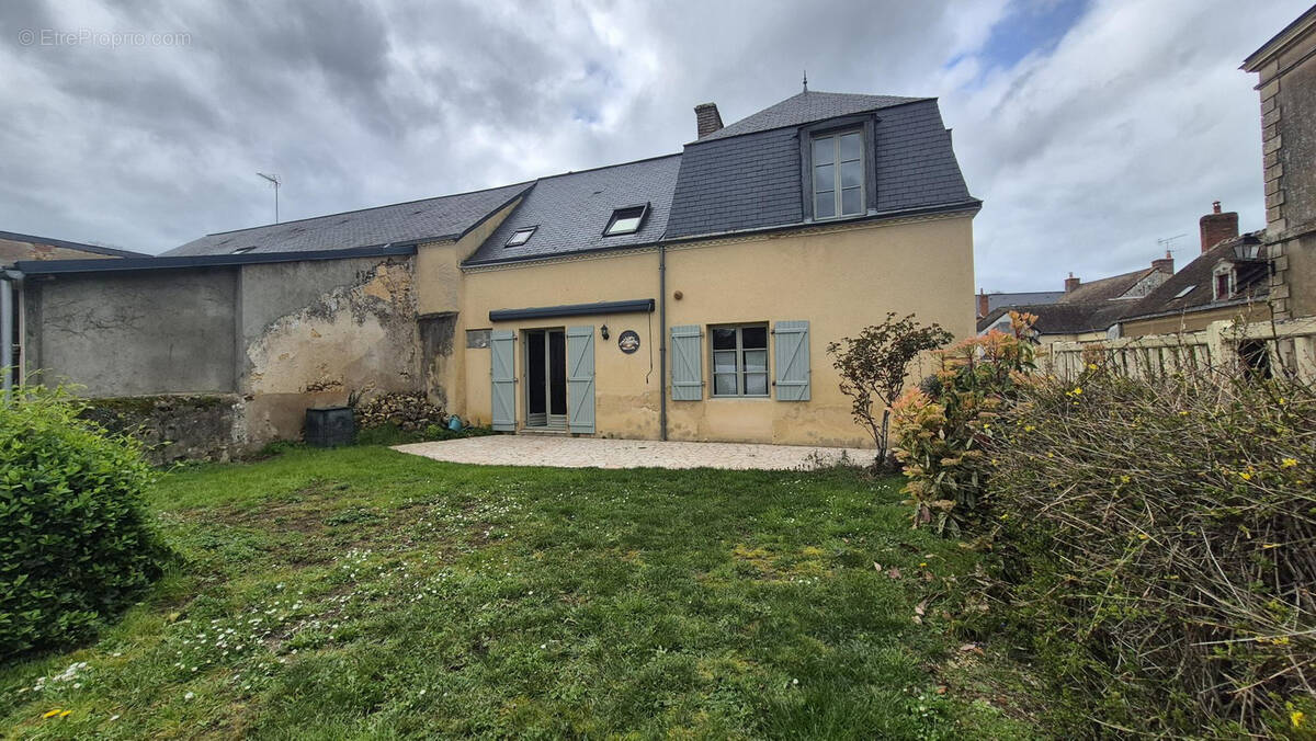 Maison à ASNIERES-SUR-VEGRE