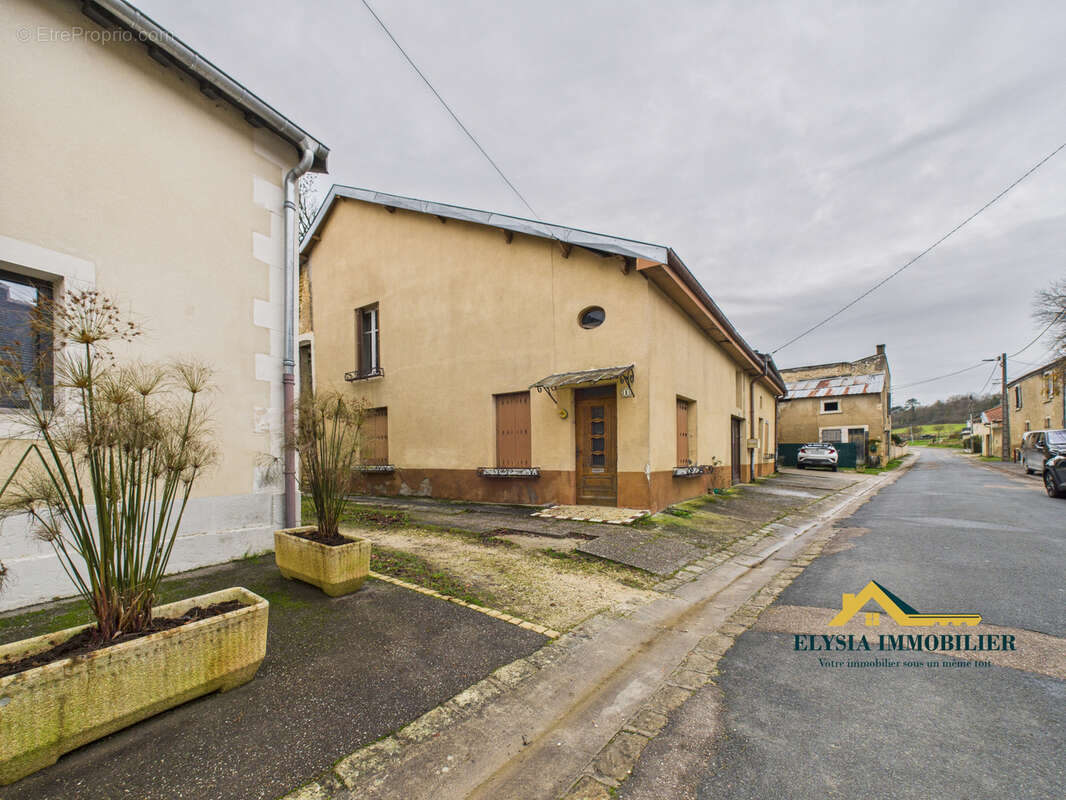 Maison à NEUVILLE-LES-VAUCOULEURS