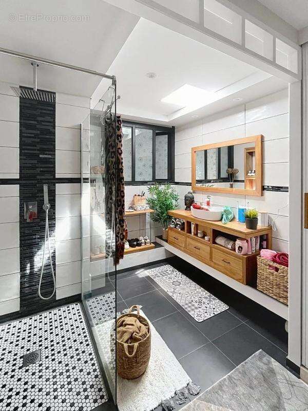 Maison à LES AVIRONS