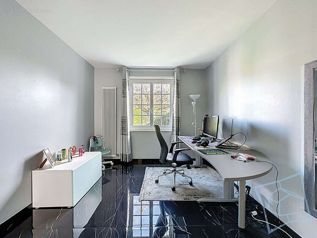 Maison à CERNAY-LA-VILLE