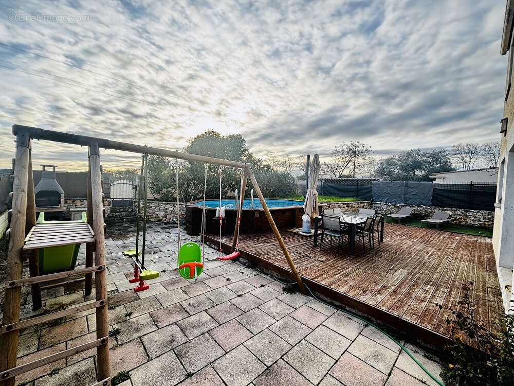 Villa 5 pièces de 120m2 habitables avec piscine et garage - photo 2