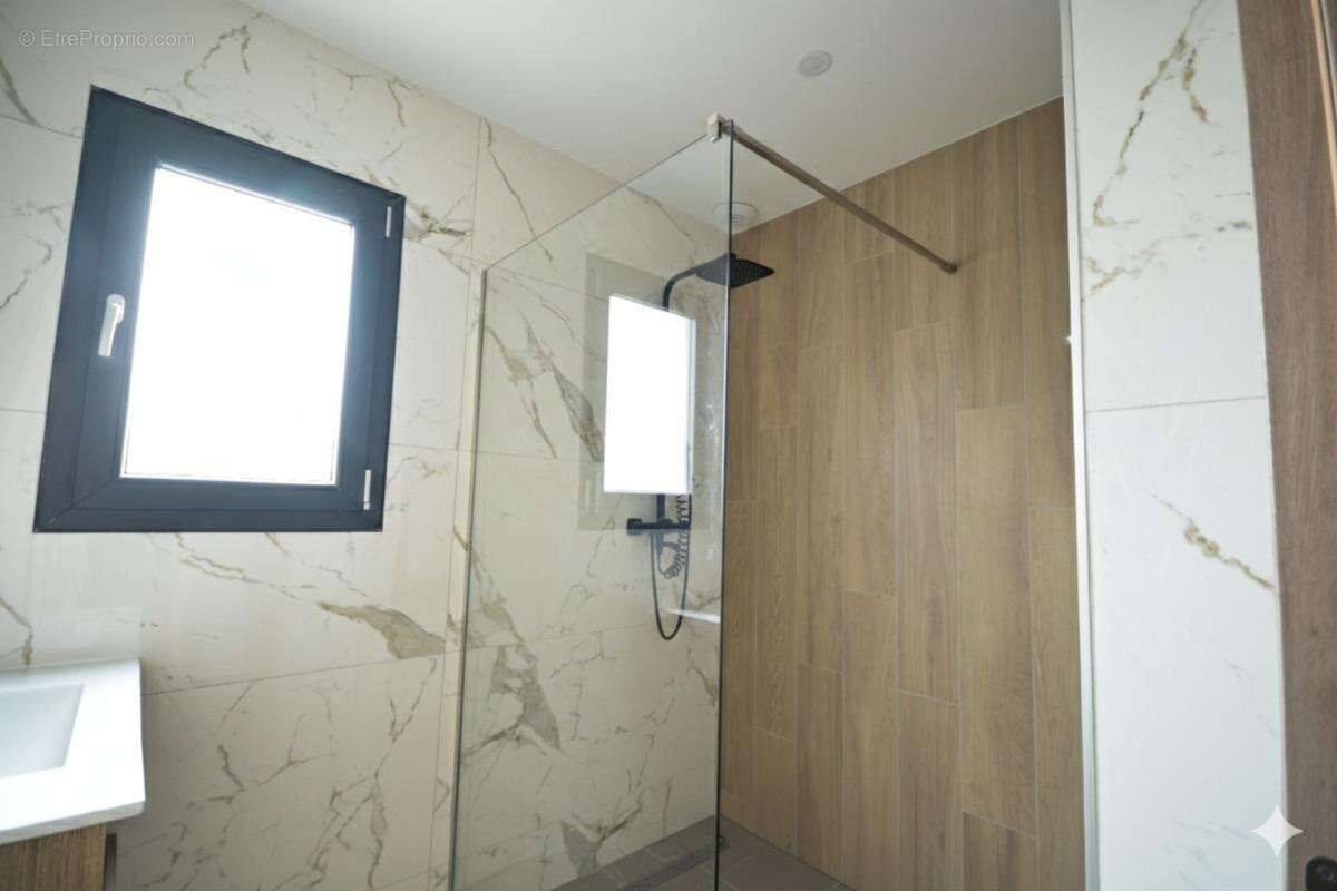 possibilité PMR - Maison Contemporaine hors lotissement de 148 m², 4 grandes chambres, une piscine de 7x3 m.– Calme et Verdure – - photo 7