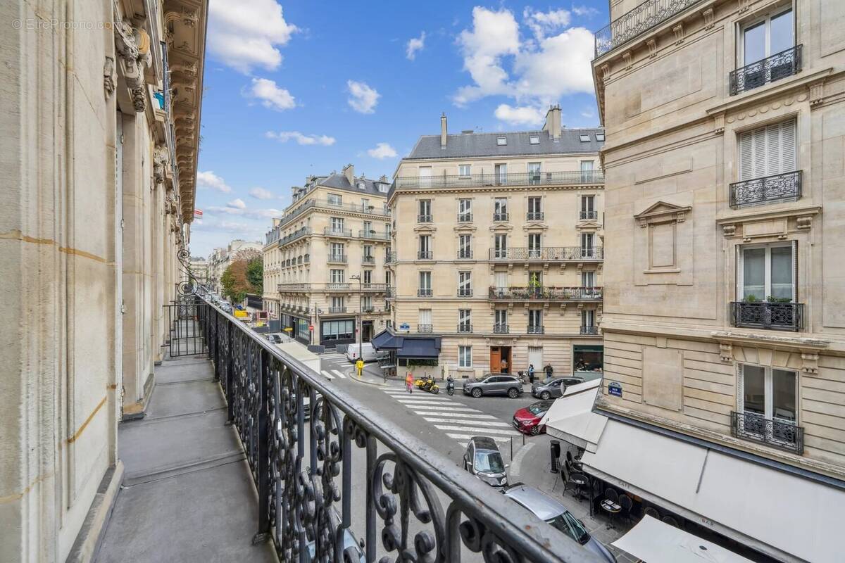 Appartement à PARIS-8E