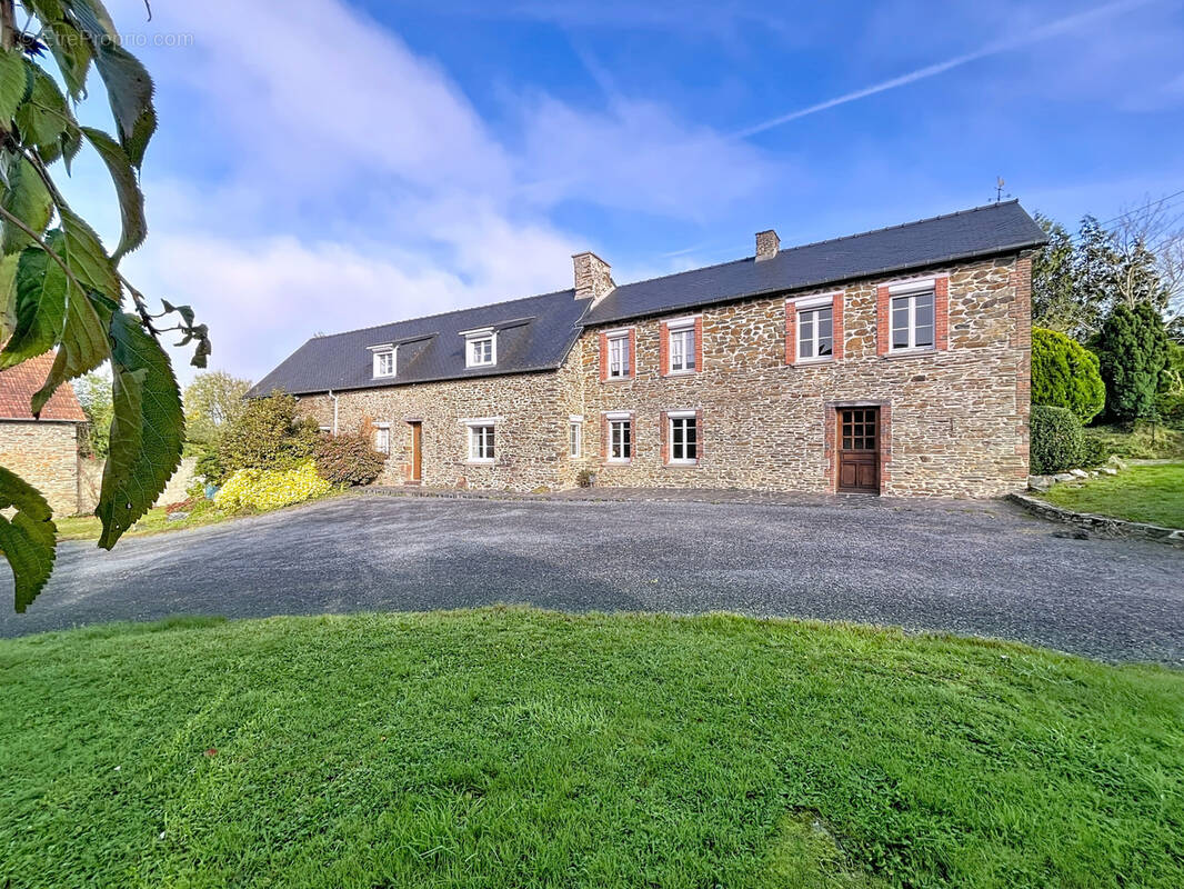Maison à SAINT-JEAN-DE-SAVIGNY