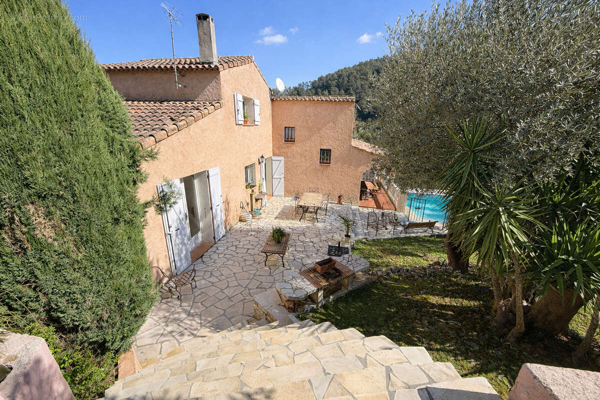 Maison à SOLLIES-TOUCAS