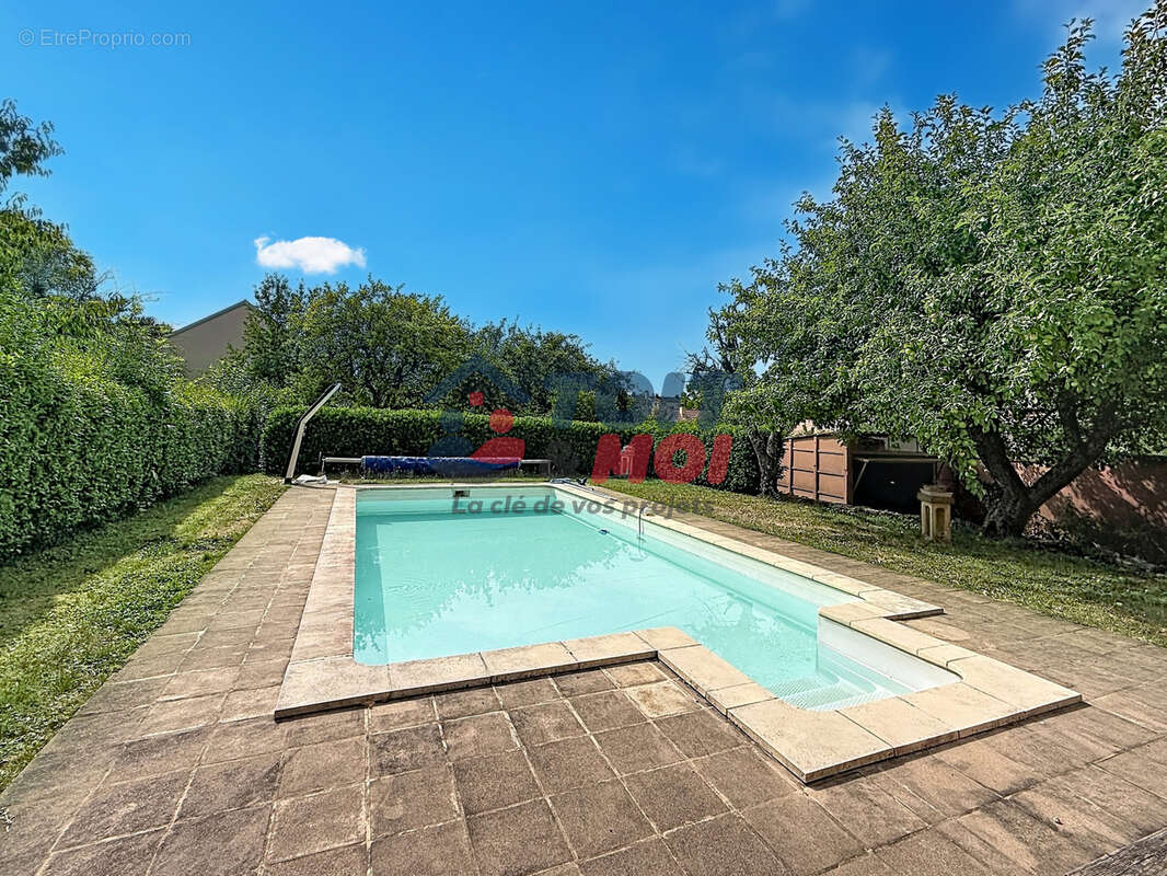 Maison à vendre à Vesoul avec piscine   125 m2   4 chambres   Terrain 629 m2   Double garage - photo 2