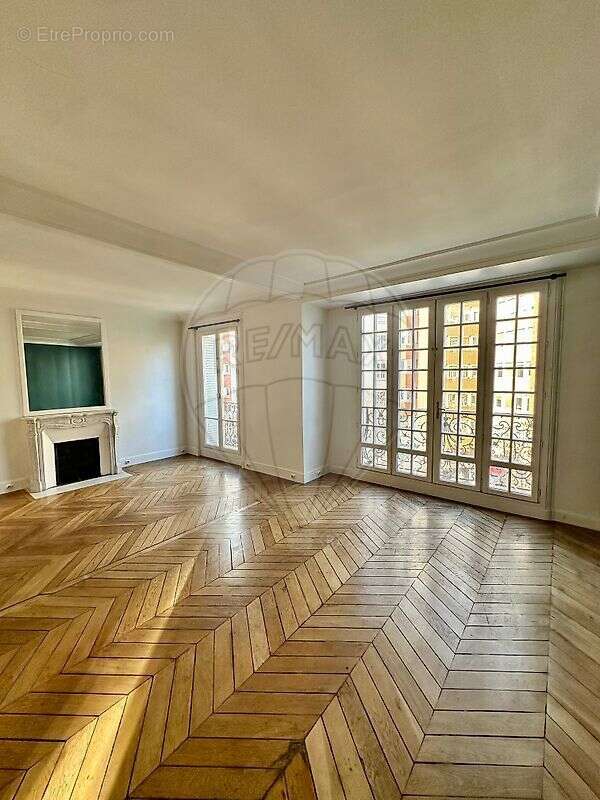 Appartement à PARIS-10E
