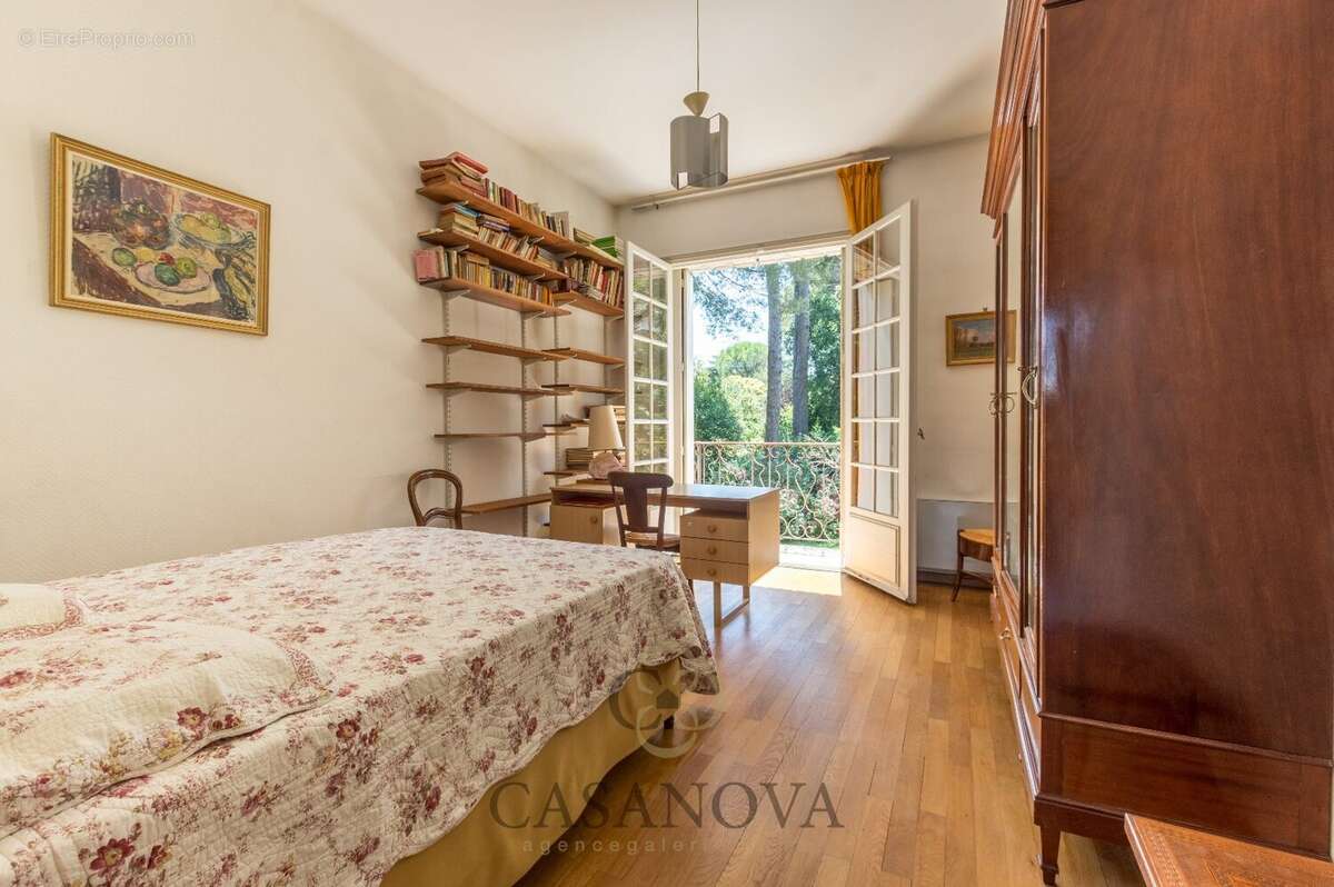 Maison familiale de plus de 270 m² avec parc arboré de 3 000 m² aux Arceaux à Montpellier - photo 25