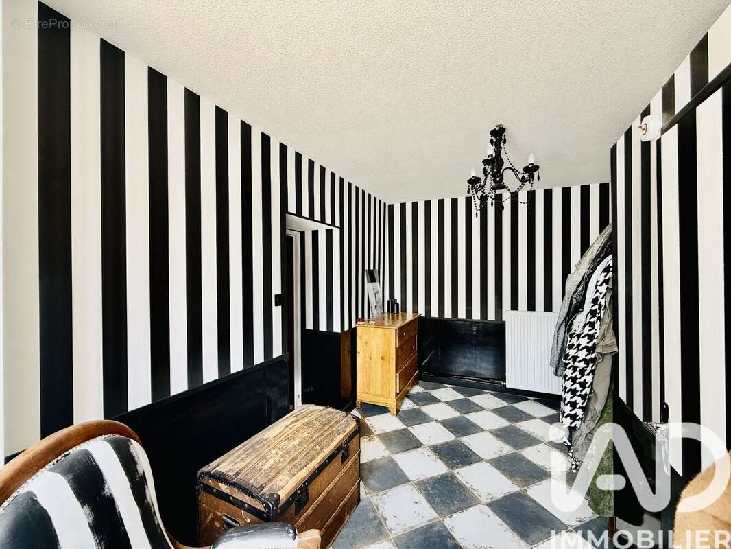 Maison 217 m² à Saint-Jean-De-Marcel  - photo 7