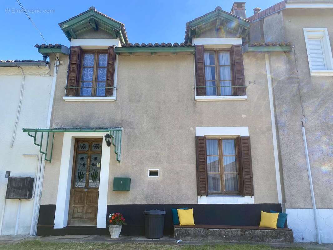 Maison à BUSSIERE-POITEVINE