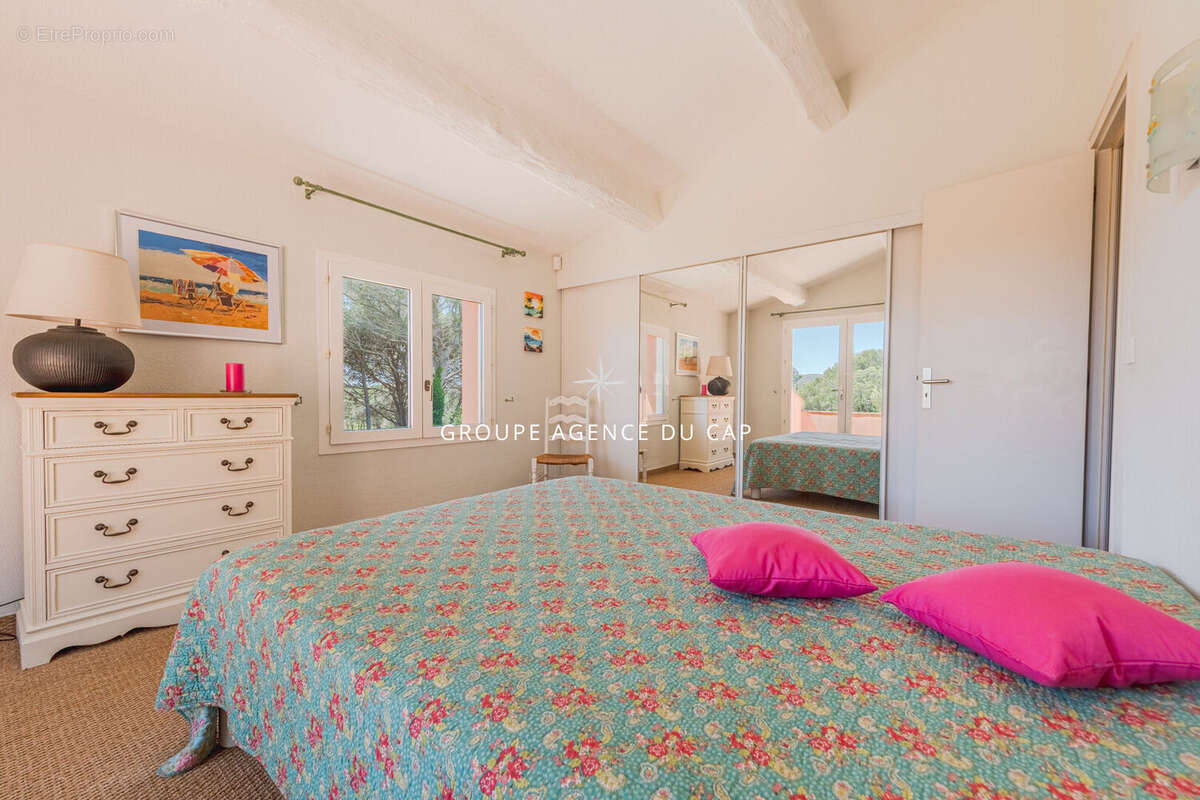 Valescure coeur des golfs villa 5 chambres de 200m² avec piscine - photo 14