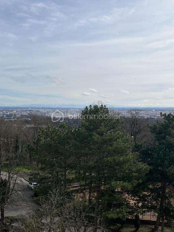 CALUIRE-ET-CUIRE – Appartement traversant avec vue panoramique exceptionnelle ! - photo 7