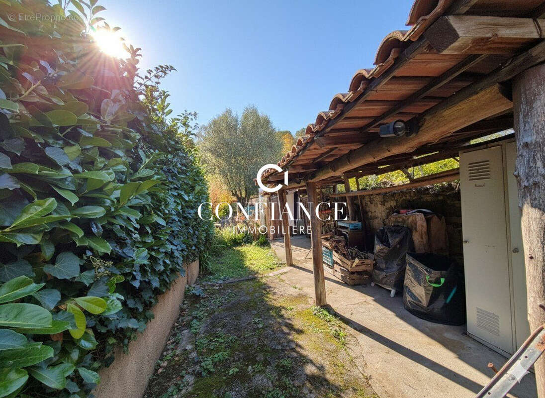 Appartement à CONTES