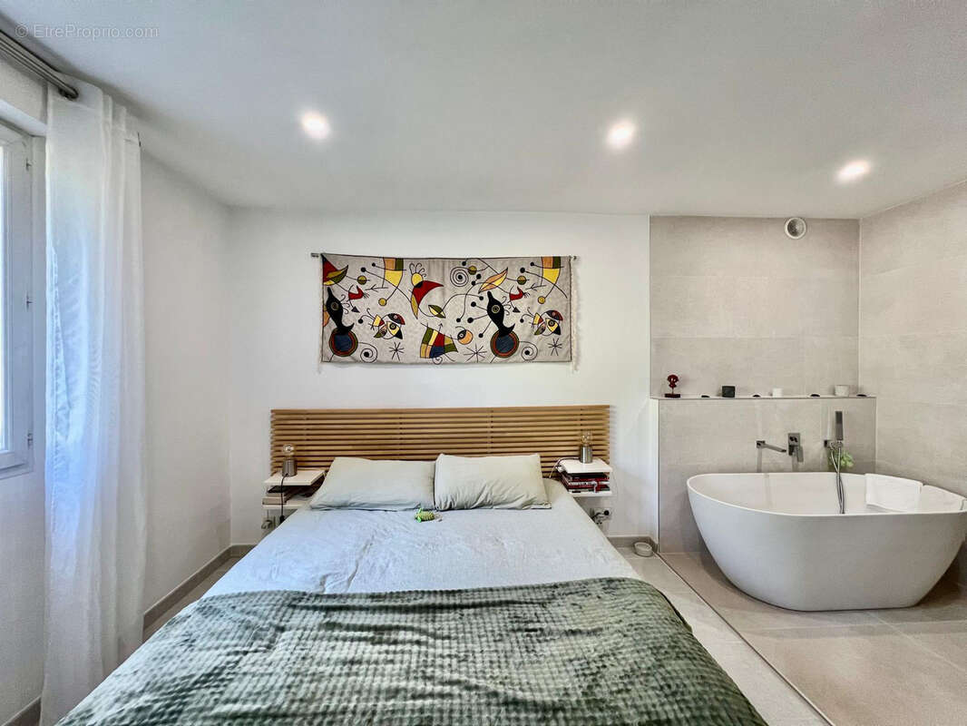 Appartement à SAINT-LAURENT-DU-VAR