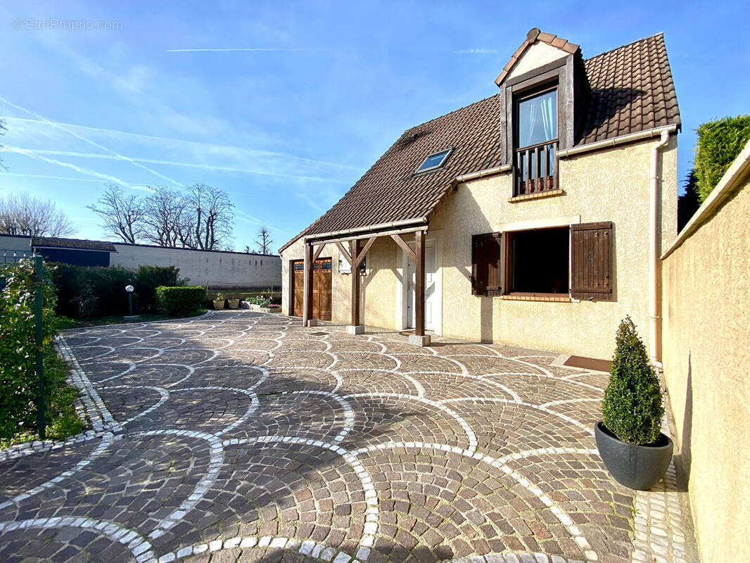 Maison à SARTROUVILLE