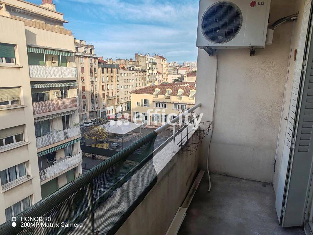 Appartement à MARSEILLE-4E