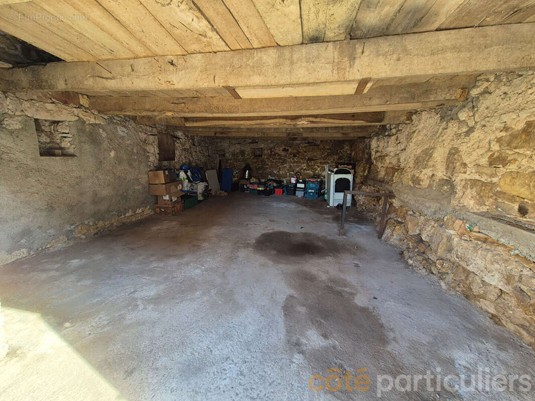 Maison avec dépendances à rénover - photo 15