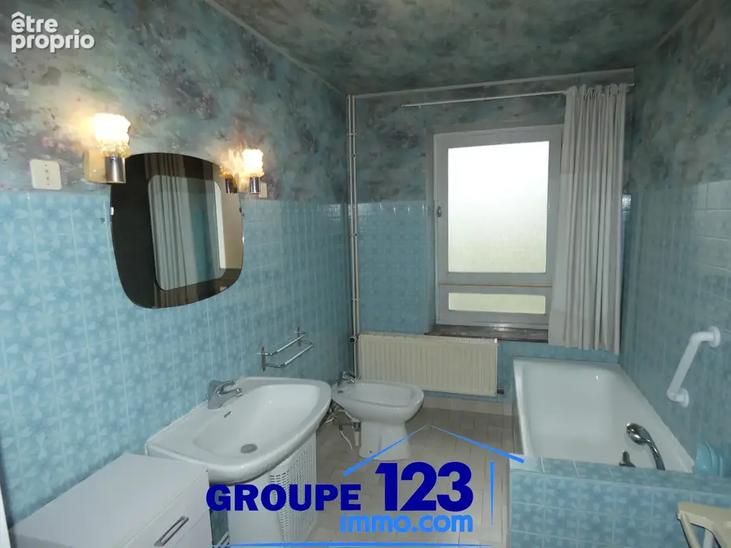Longère de caractère avec dépendances - photo 12