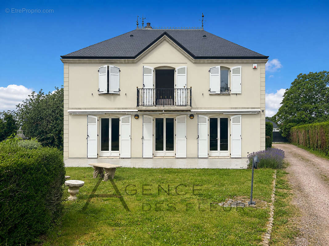 Maison  6 pièce(s) 150 m2 - photo 2