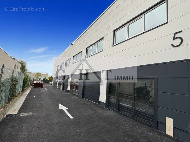 Entrepot 274 m² a vendre a fontenay tresigny - photo 2