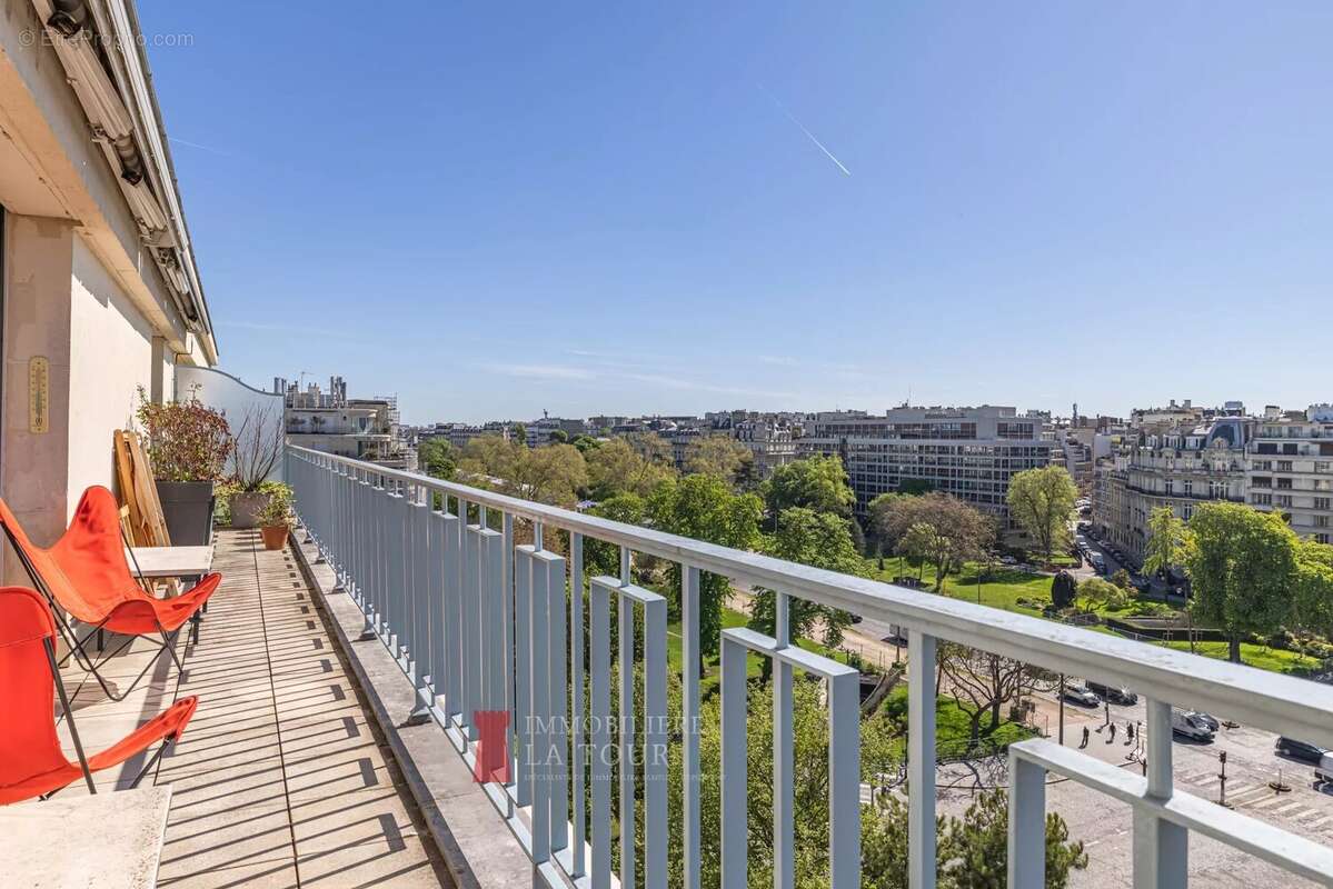 Appartement à PARIS-16E