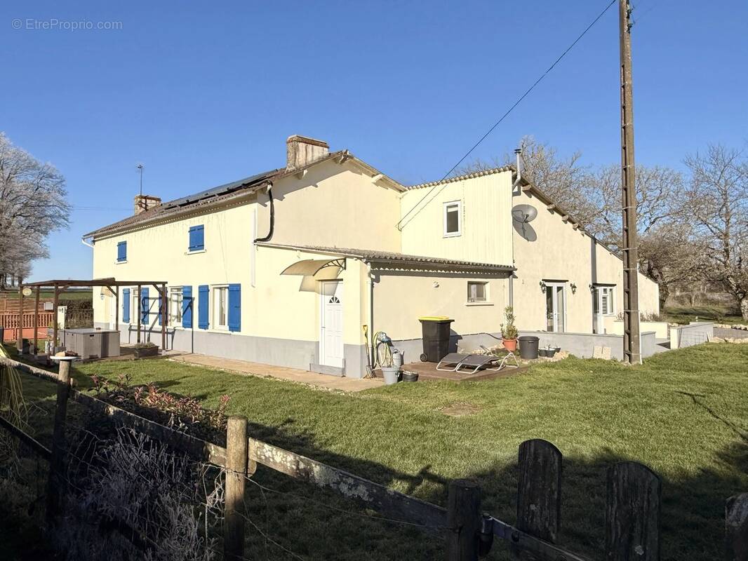 Maison à PLEUVILLE